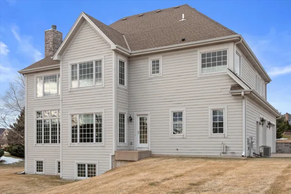 $899,900 | N60W27179 Trappers Run, Merton, WI 53089