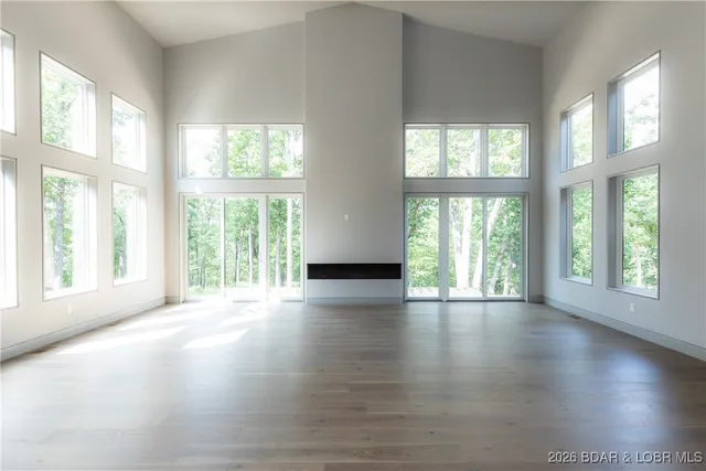 $1,200,000 | 5 Antler Point, Linn Creek, MO 65052