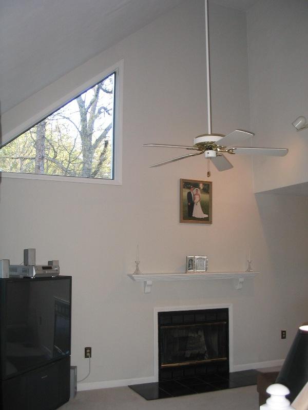 2730 Summit Ridge Road Northeast Roanoke, VA 24012 - Photo 5 of 24 Living Room
