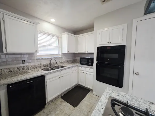 $1,850 | 15330 Oak Terrace Drive, Houston, TX 77082