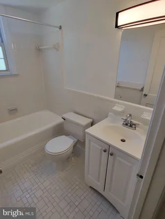 $2,000 | 4491 MacArthur Boulevard Northwest, Unit 303, Washington, DC 20007