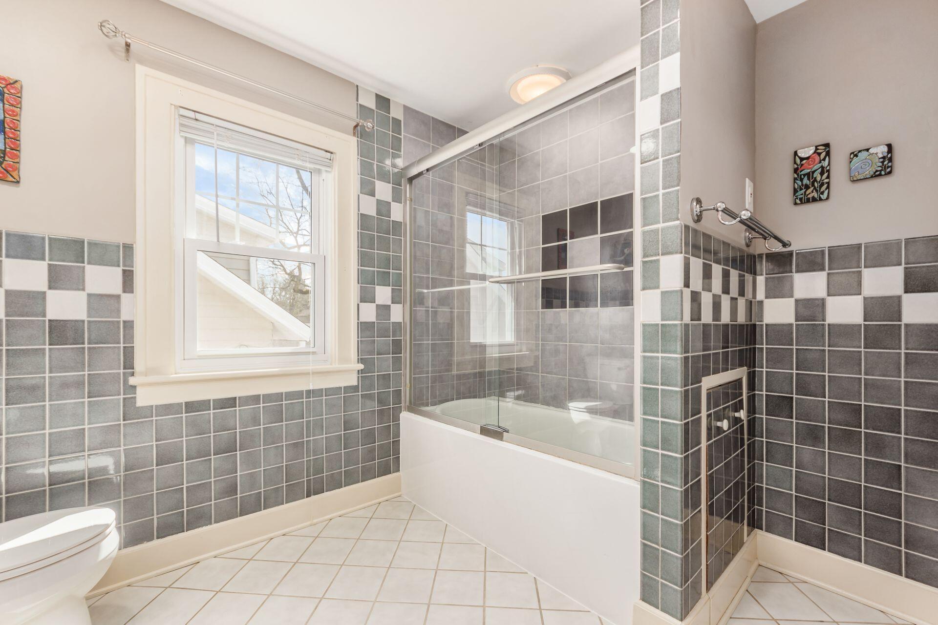 225 Chatham Road Columbus, OH 43214 - Photo 29 of 41 Full Bath