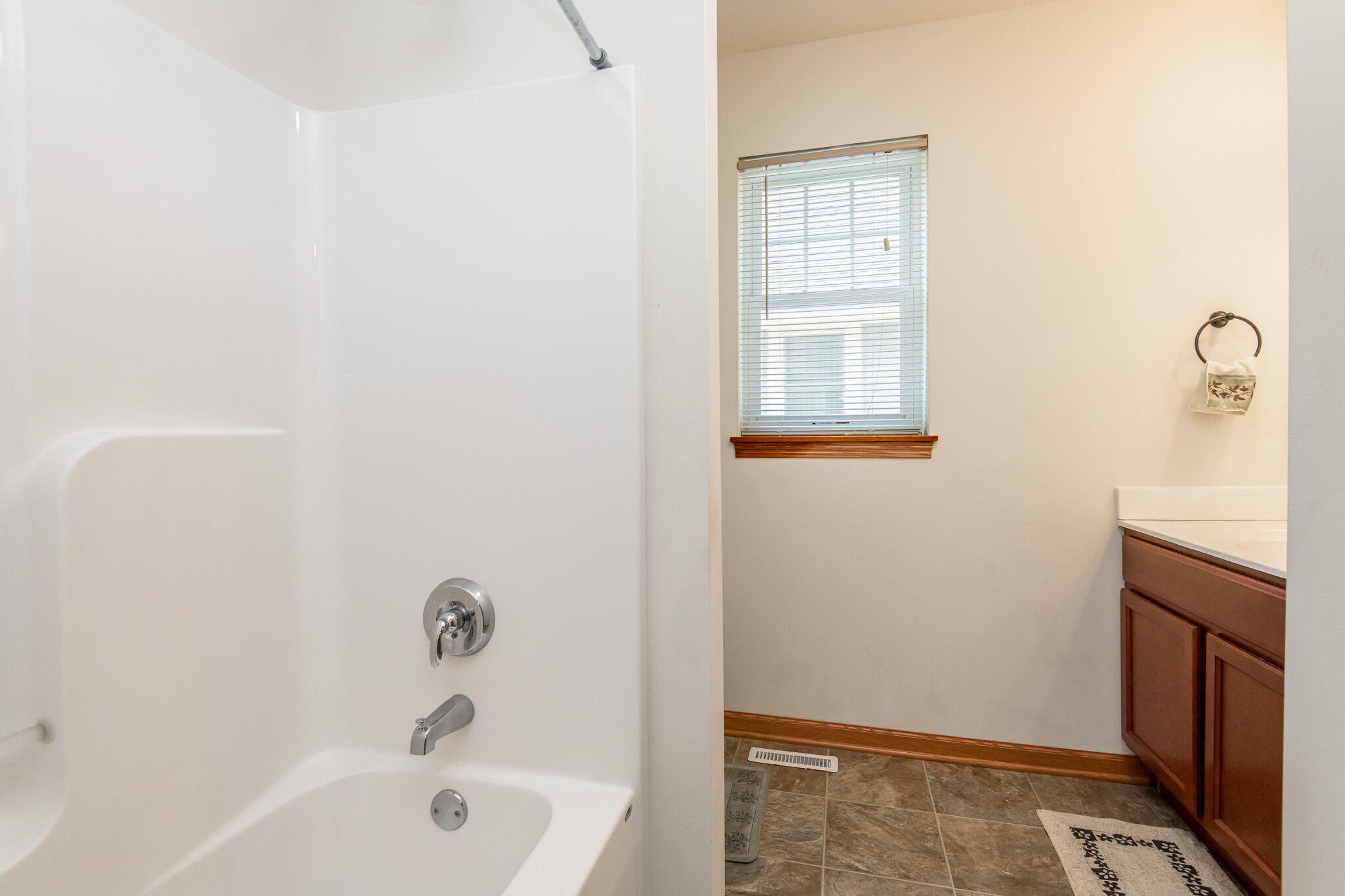 2301 West Garfield Avenue Milwaukee, WI 53205 - Photo 17 of 24 Full Bath