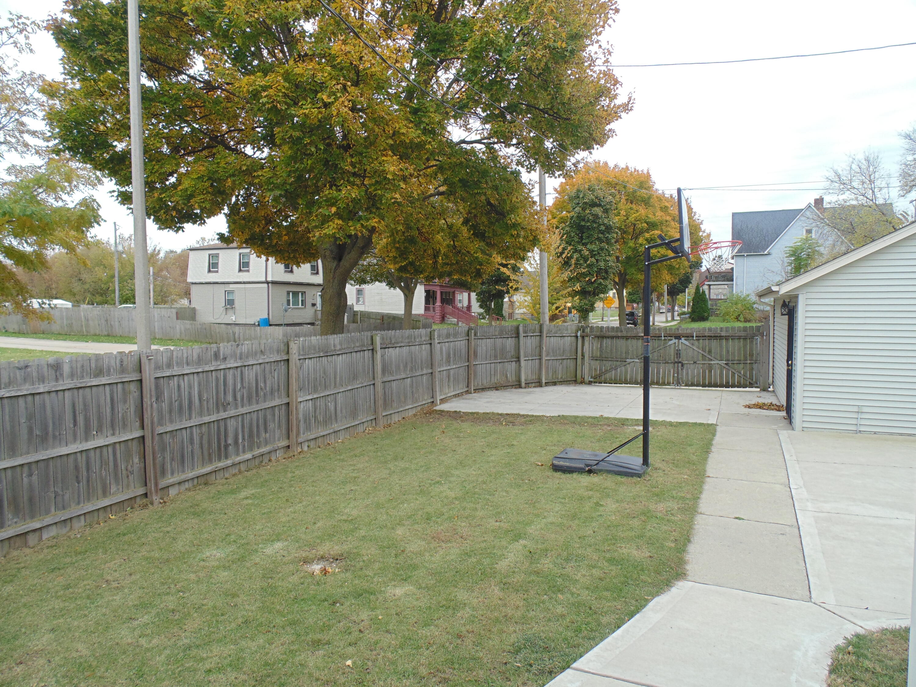 2301 West Garfield Avenue Milwaukee, WI 53205 - Photo 19 of 24 Rear of Home