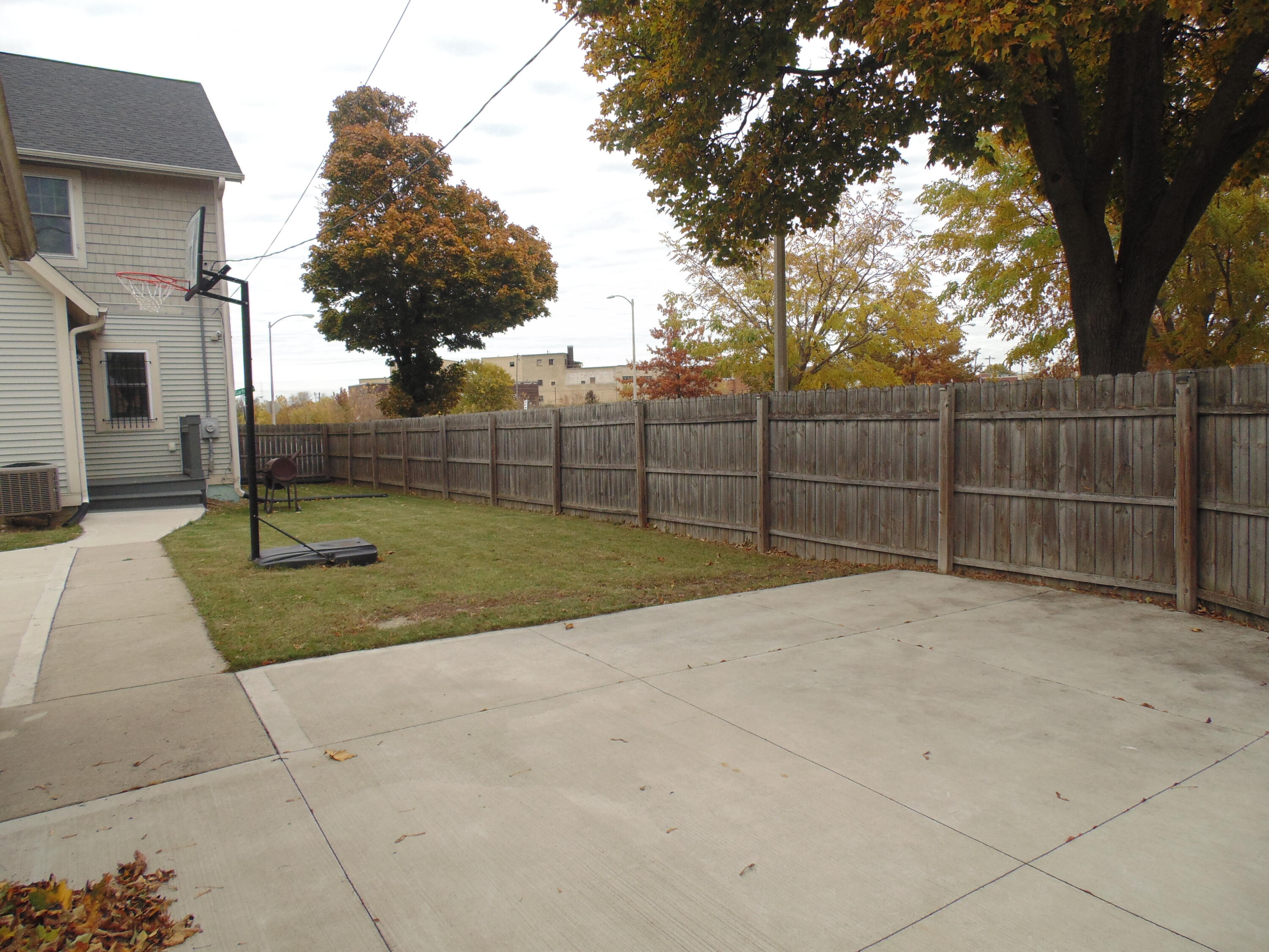 2301 West Garfield Avenue Milwaukee, WI 53205 - Photo 20 of 24 Backyard