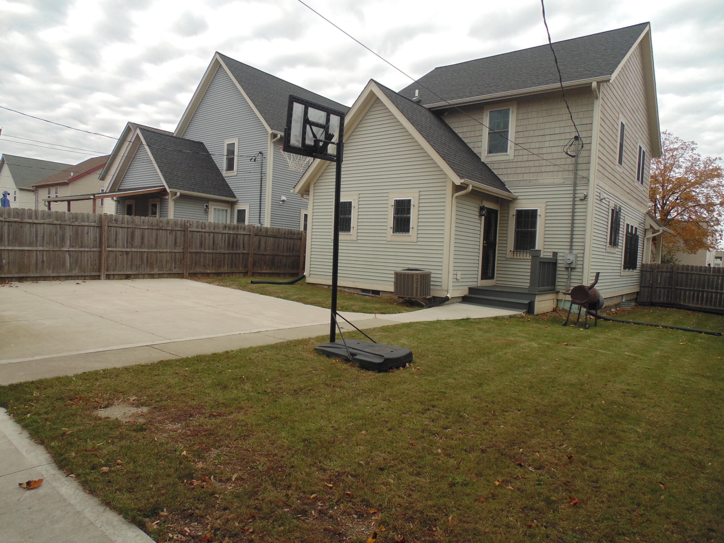 2301 West Garfield Avenue Milwaukee, WI 53205 - Photo 21 of 24 Backyard