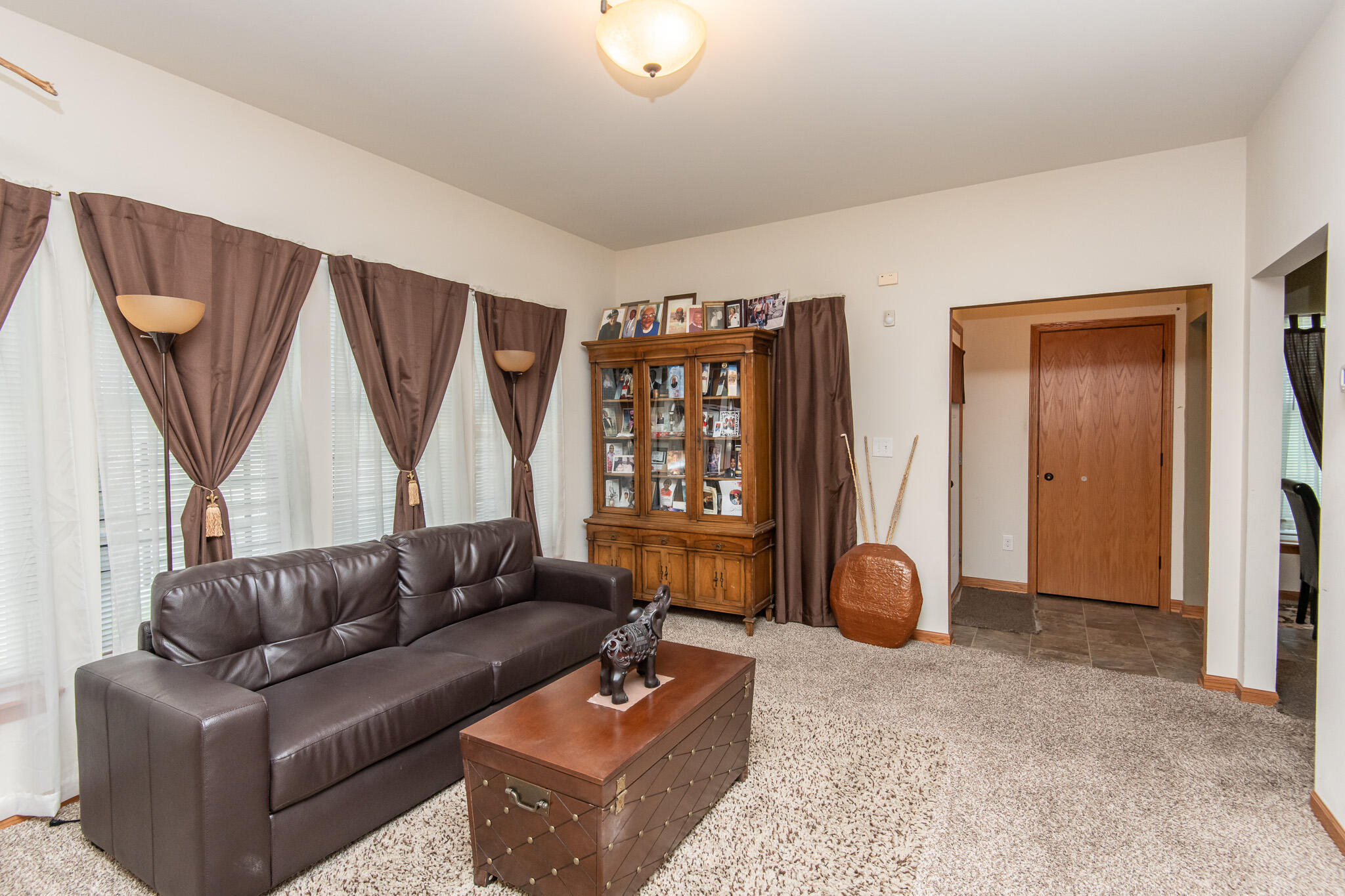 2301 West Garfield Avenue Milwaukee, WI 53205 - Photo 4 of 24 Living Room