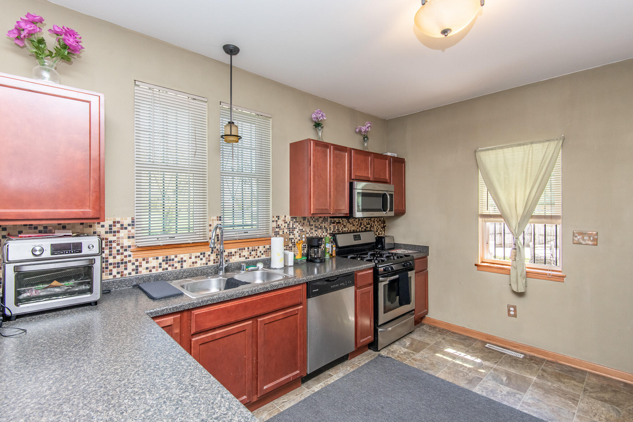 2301 West Garfield Avenue Milwaukee, WI 53205 - Photo 5 of 24 Kitchen
