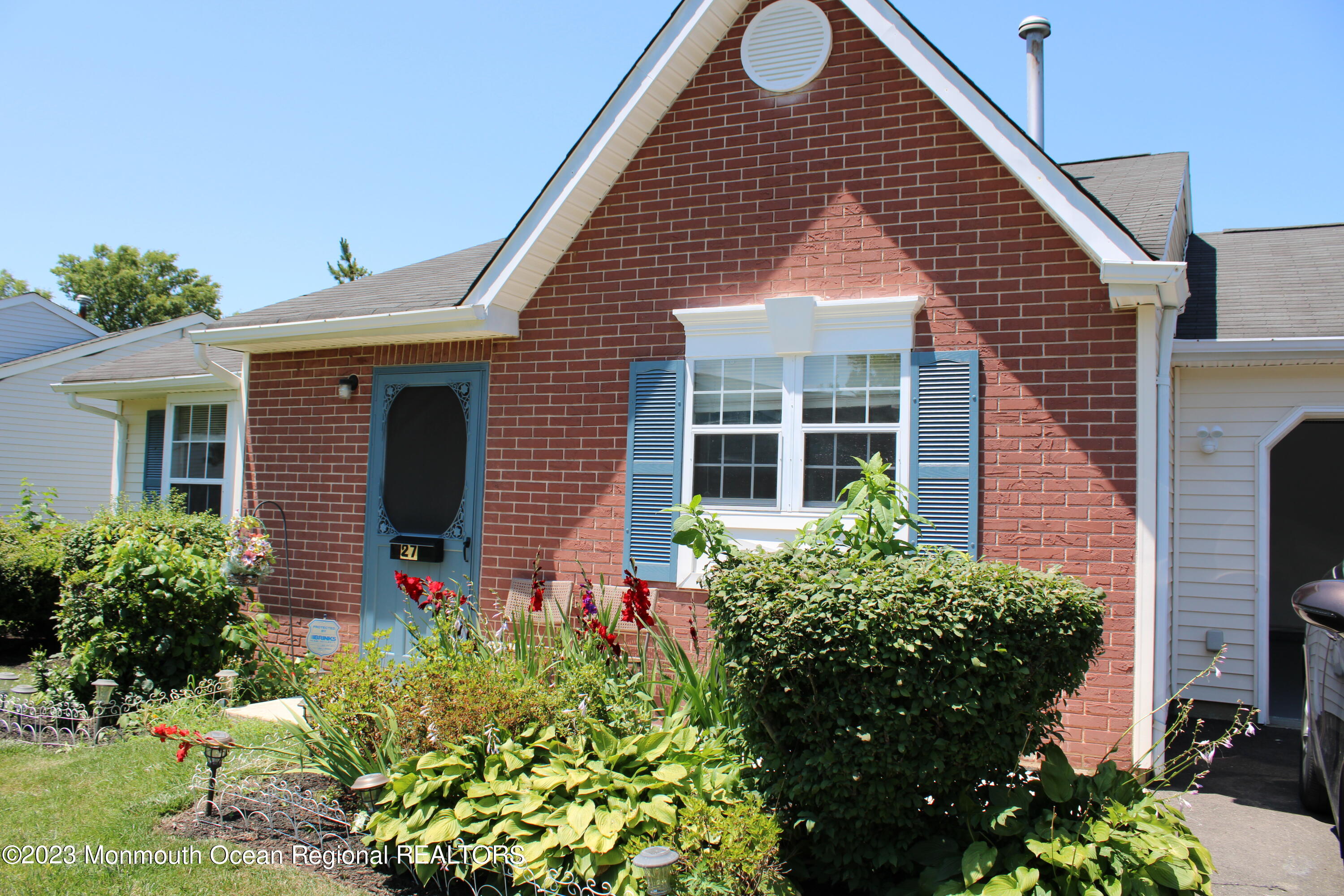 27 Linton Close Freehold, NJ 07728 - Photo 3 of 18 20230706001000_IMG_0198