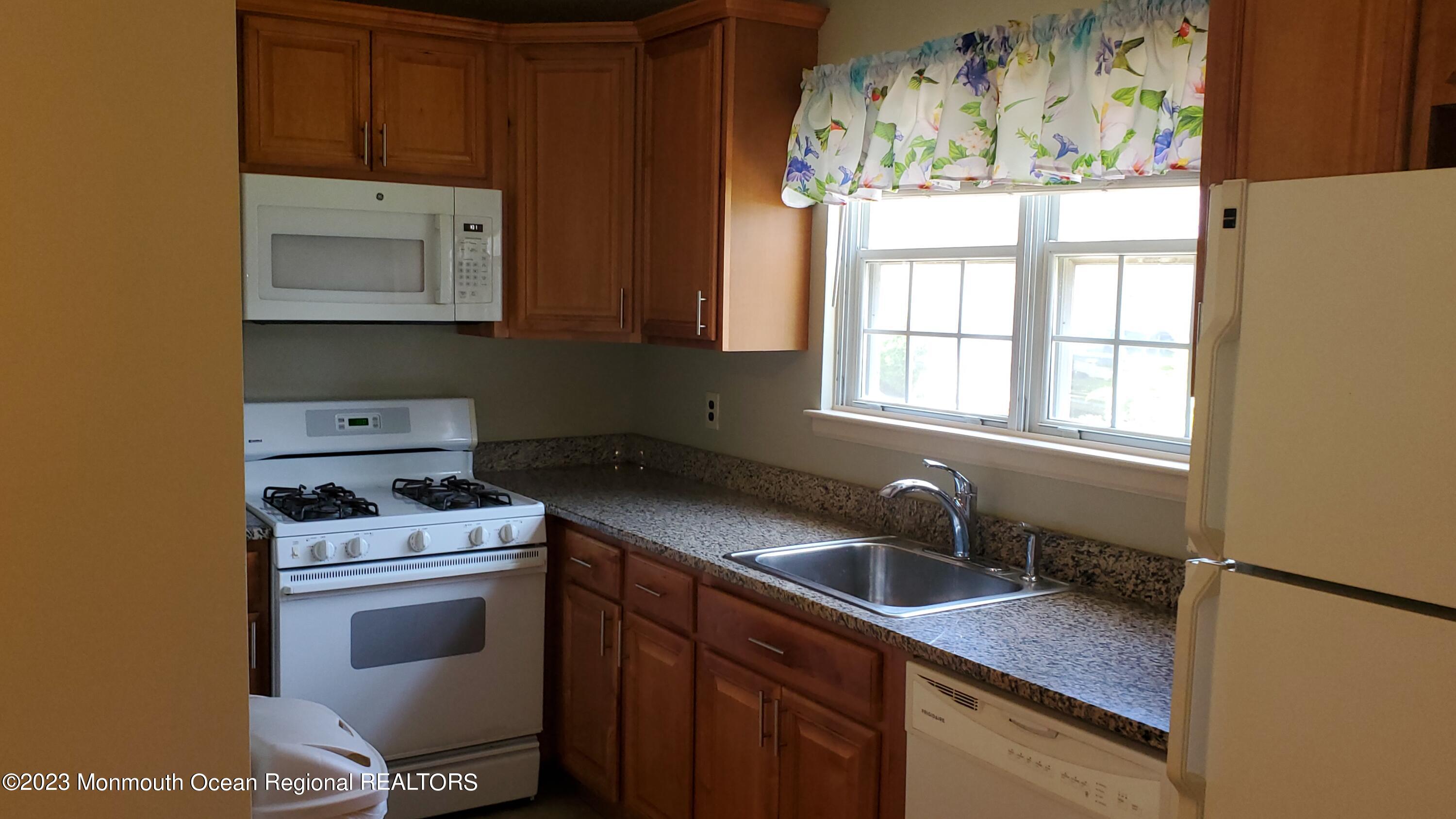 27 Linton Close Freehold, NJ 07728 - Photo 10 of 18 20230706_133254