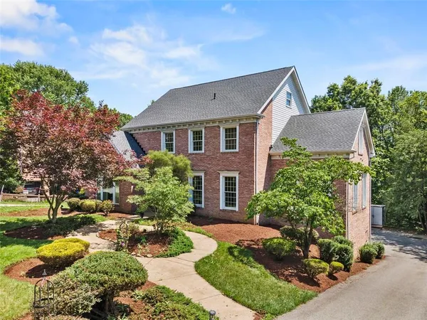 $875,000 | 1526 Allison Drive, Pittsburgh, PA 15241