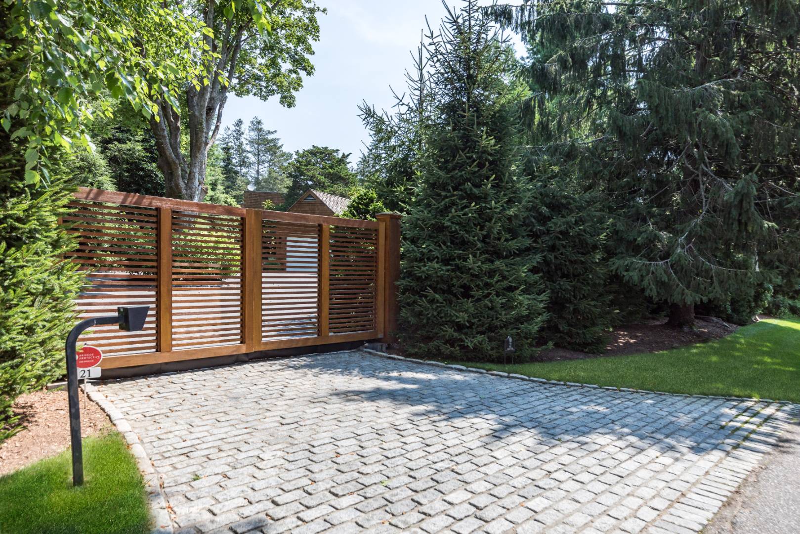 21 Jericho Road East Hampton, NY 11937 - Photo 24 of 36