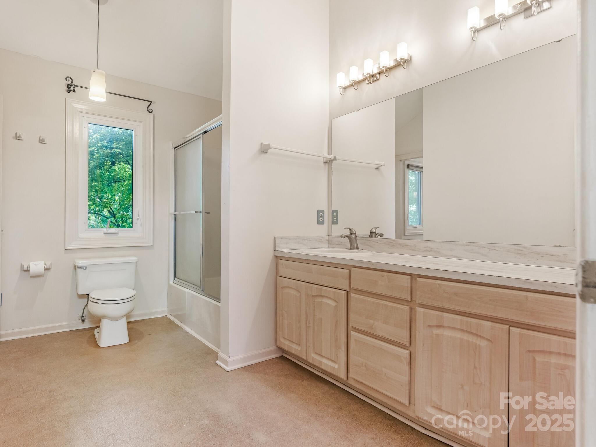 3310 Windbluff Drive Charlotte, NC 28277 - Photo 24 of 45 a bathroom with 2 sink and a toilet