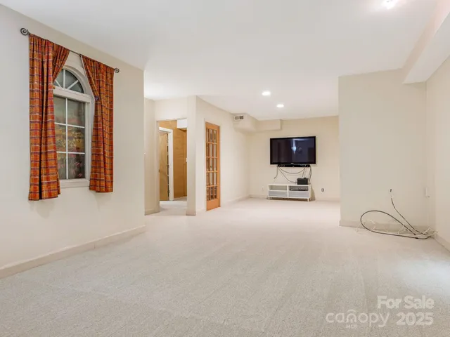 a view of a livingroom with furniture