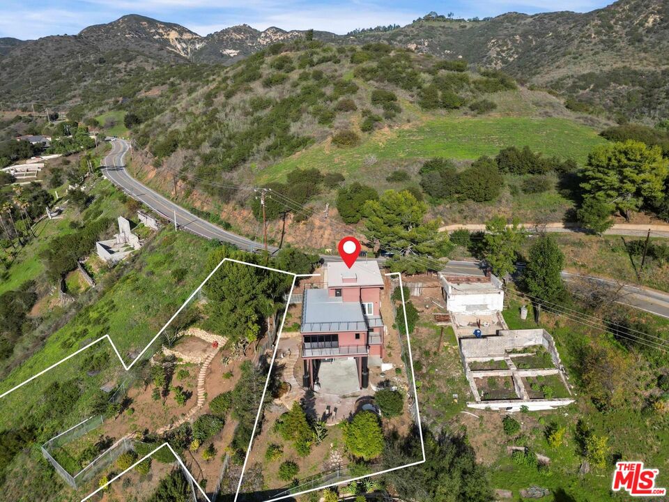 4063 Latigo Canyon Road Malibu, CA 90265 - Photo 2 of 33