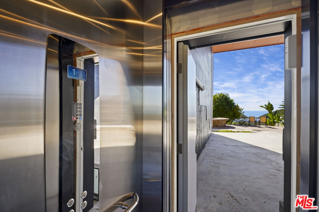 4063 Latigo Canyon Road Malibu, CA 90265 - Photo 23 of 33