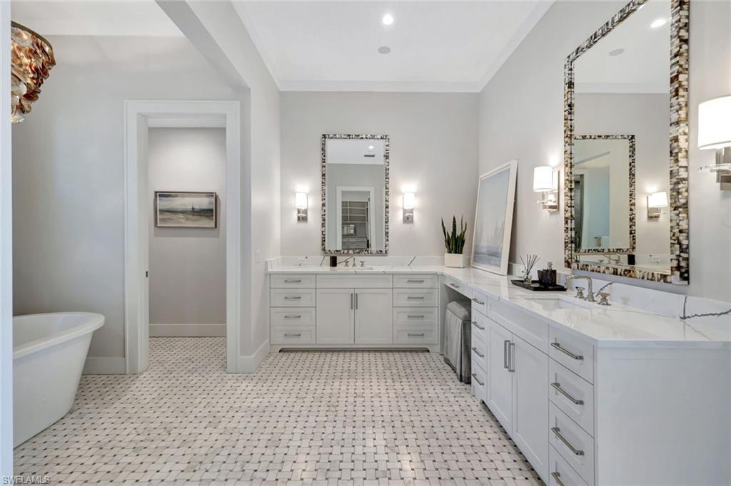 160 Broad Avenue South Naples, FL 34102 - Photo 28 of 49