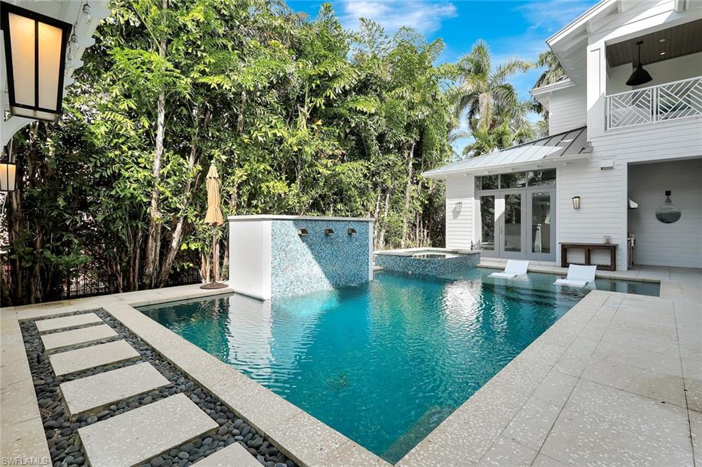 160 Broad Avenue South Naples, FL 34102 - Photo 45 of 49