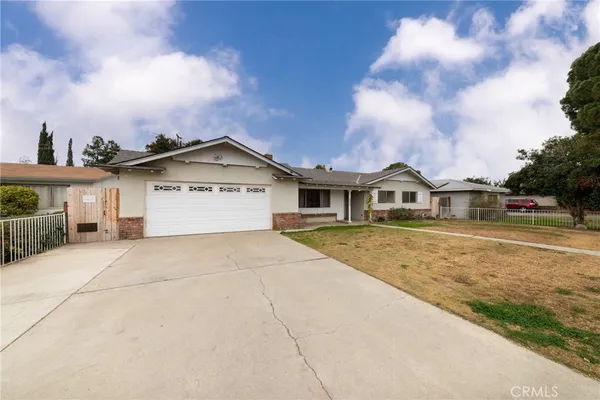 $2,098 | 3825 Bianchi Way, Bakersfield, CA 93309