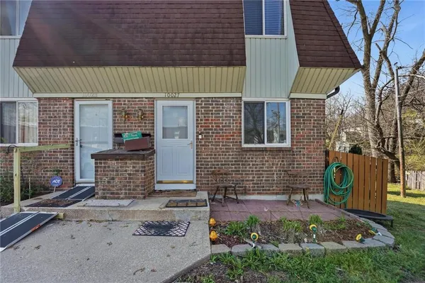 $220,000 | 10027 West 52nd Street, Merriam, KS 66203