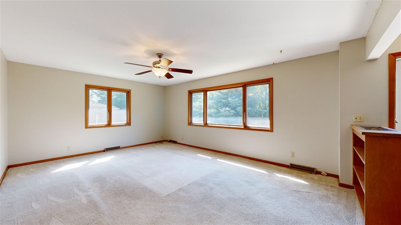 1426 Rochester Avenue Iowa City, IA 52245 - Photo 2 of 16 Gallery Image 2