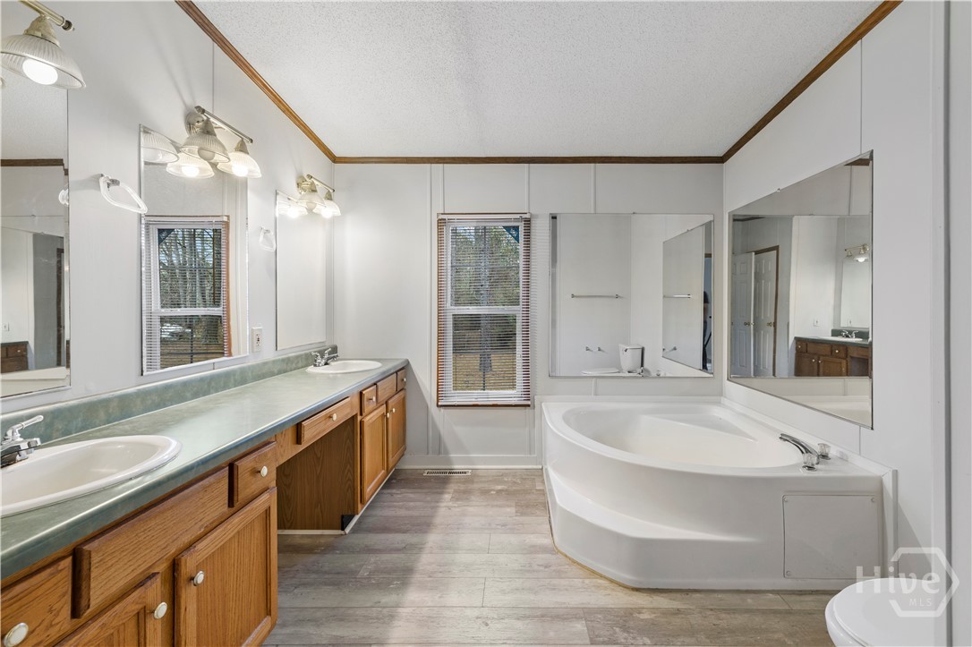 379 Beebe Road Springfield, GA 31329 - Photo 17 of 37 Master???????????????????????????????????????? Bath