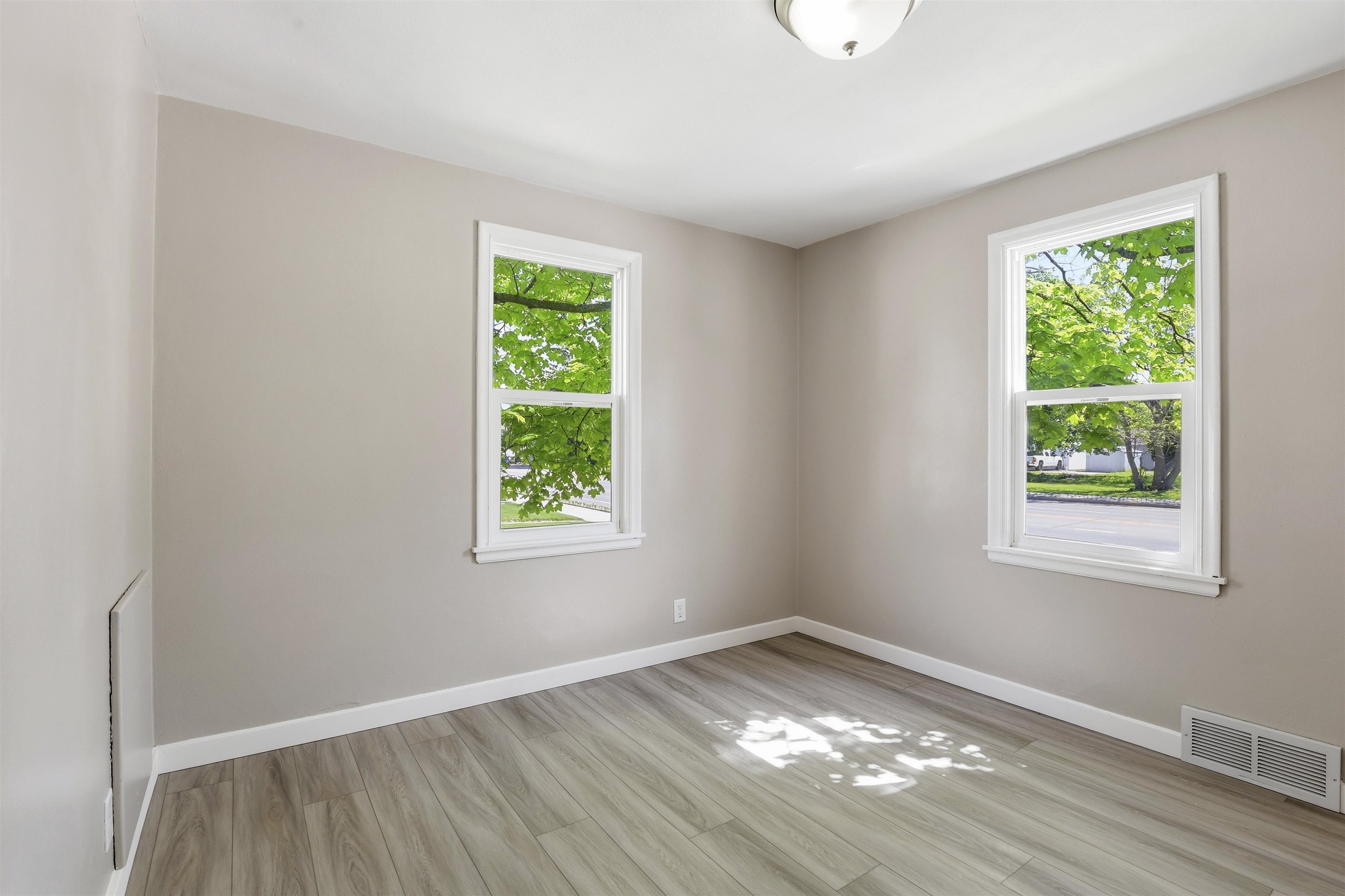 1831 South Oneida Street Appleton, WI 54915 - Photo 12 of 19