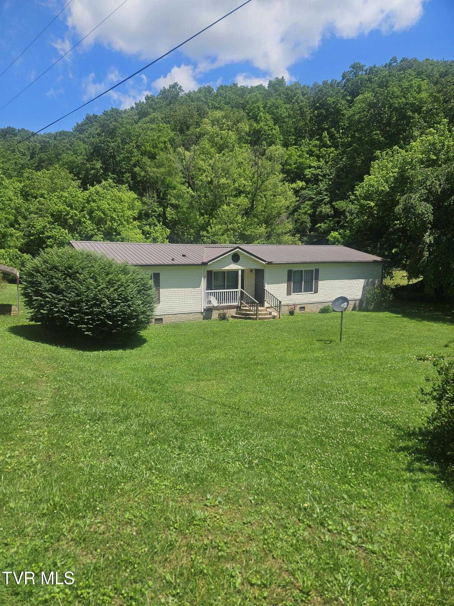 3665 Reeds Valley Road Castlewood, VA 24224 - Photo 2 of 43 20260528_122527