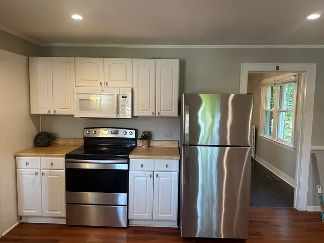 $3,700 | 1811 Prairie Street, Glenview, IL 60025