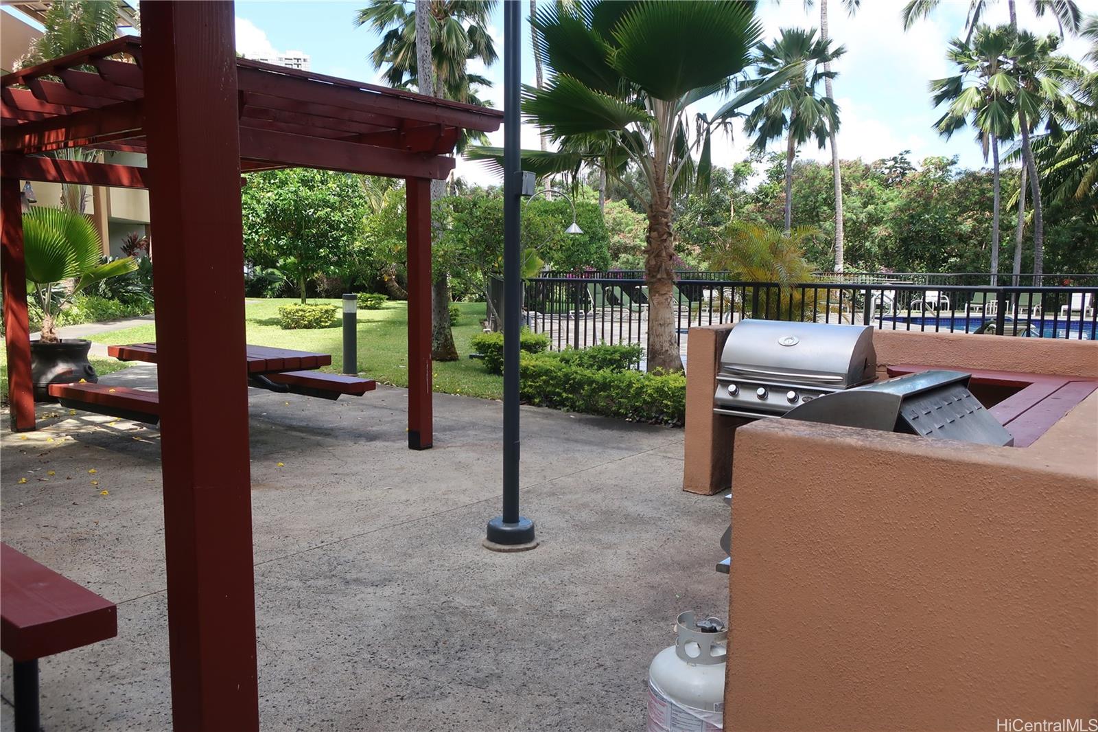 5333 Likini Street, Unit 2408 Honolulu, HI 96818 - Photo 11 of 20 a view of a sitting area and entertaining space