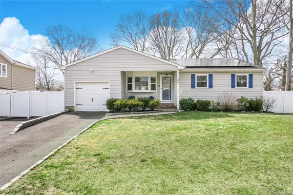 $760,000 | 84 Bieselin Road, Bellport, NY 11713