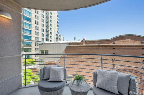 $979,000 | Brannan Street, San Francisco, CA 94107