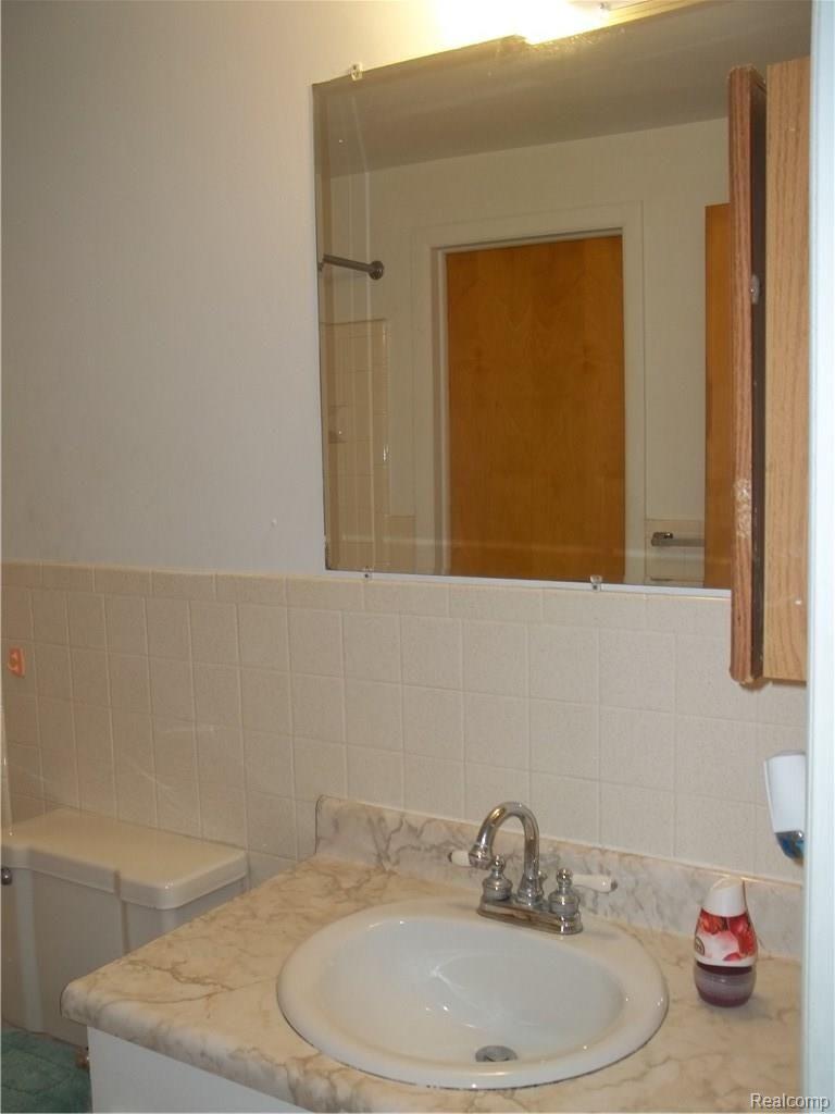 4422 15 Mile Road Sterling Heights, MI 48310 - Photo 20 of 29 100_1919.JPG