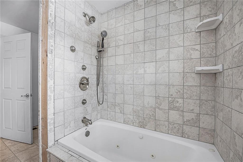 675 Center Road Pittsburgh, PA 15239 - Photo 20 of 25 Gallery Image 20