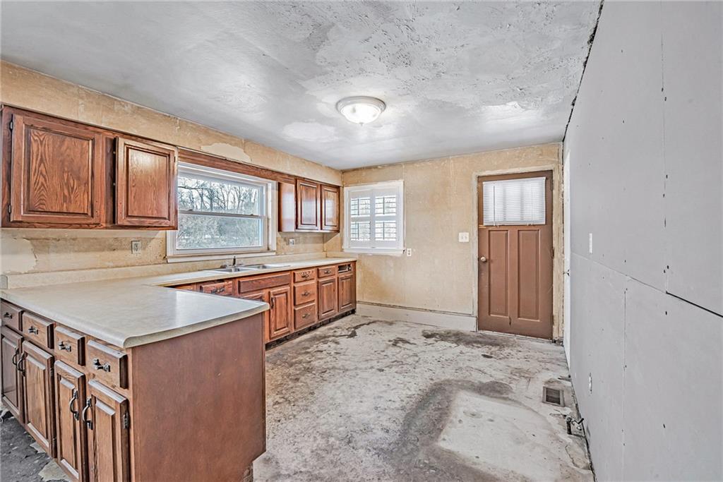 675 Center Road Pittsburgh, PA 15239 - Photo 6 of 25 Gallery Image 6