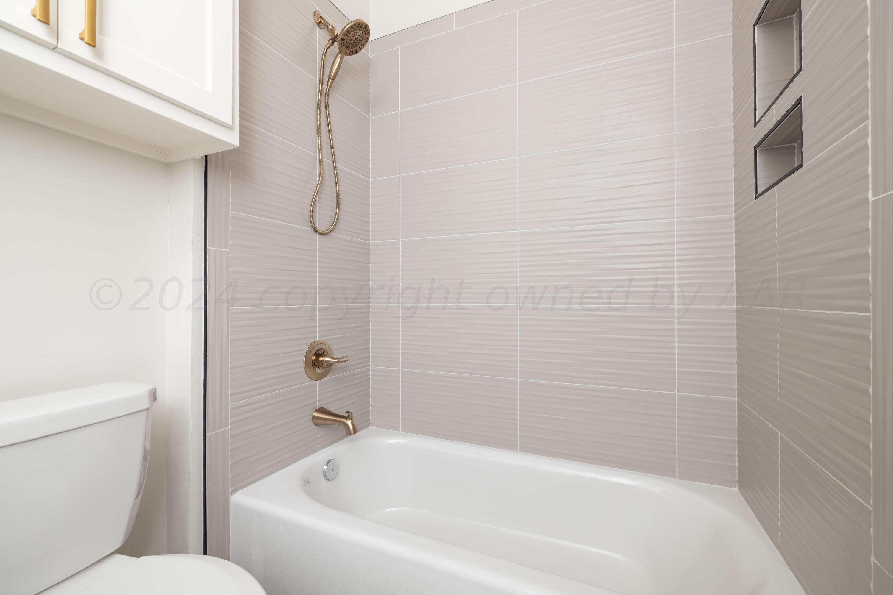 10201 Cactus Flower Road Amarillo, TX 79119 - Photo 17 of 48 a bathroom with a bath tub with a toilet