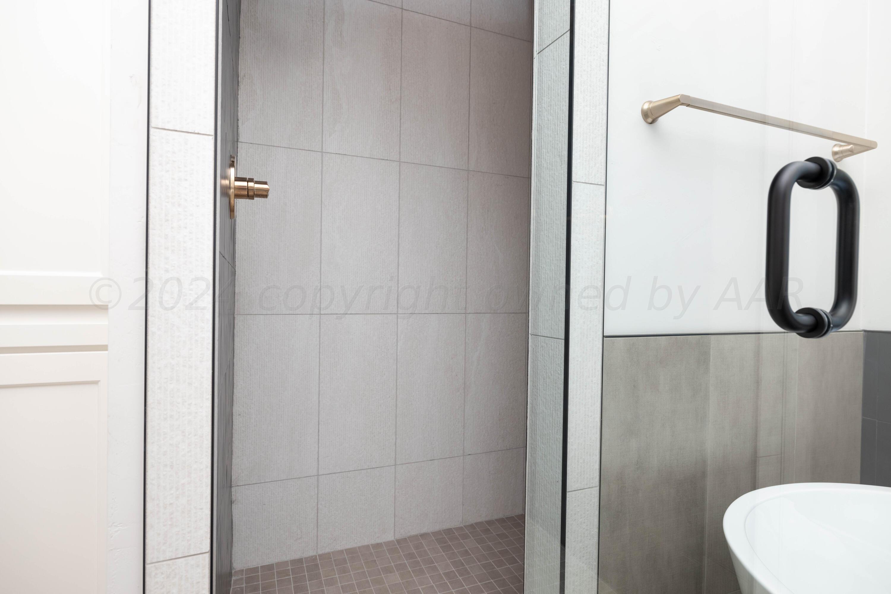 10201 Cactus Flower Road Amarillo, TX 79119 - Photo 33 of 48 a bathroom with a shower