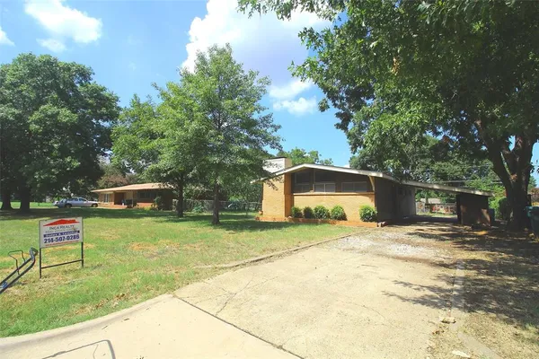 $2,100 | 149 Hedgerow Lane, Lewisville, TX 75057