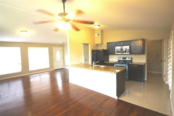 $2,100 | 149 Hedgerow Lane, Lewisville, TX 75057