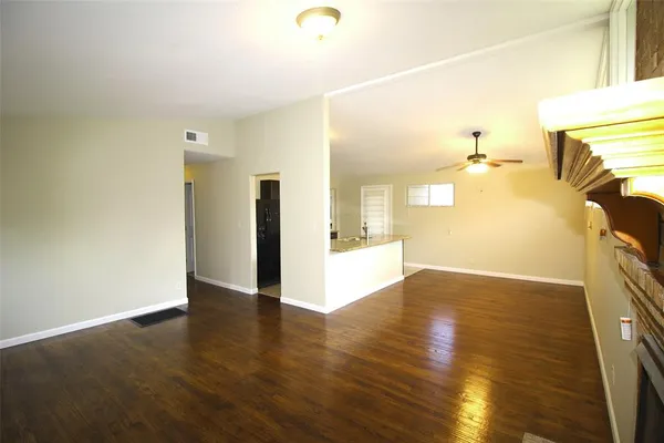 $2,100 | 149 Hedgerow Lane, Lewisville, TX 75057