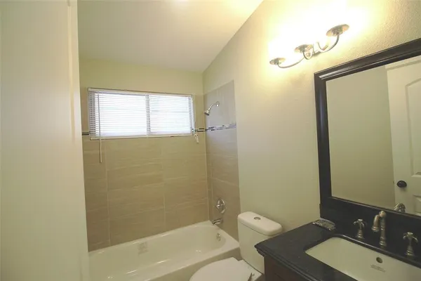 $2,100 | 149 Hedgerow Lane, Lewisville, TX 75057