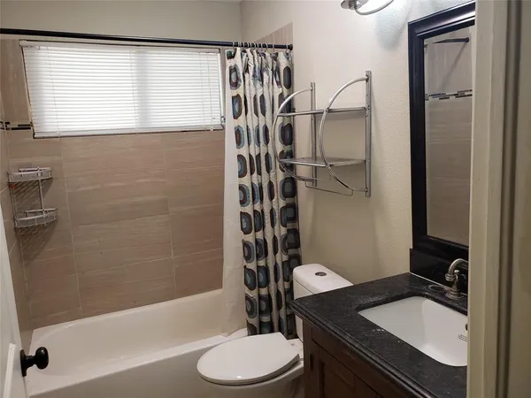$2,100 | 149 Hedgerow Lane, Lewisville, TX 75057