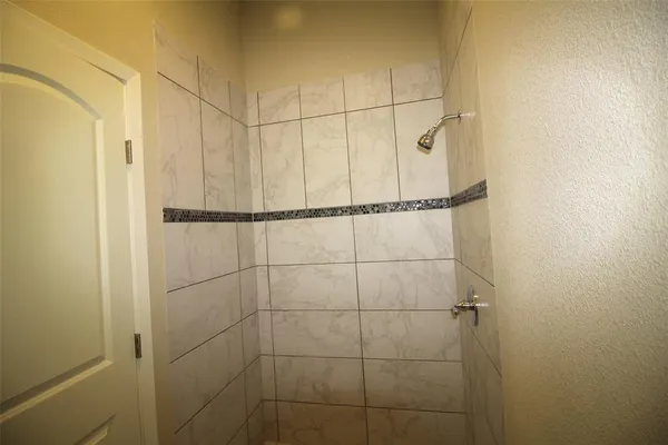 $2,100 | 149 Hedgerow Lane, Lewisville, TX 75057