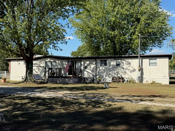 $285,000 | 751 Torrens Street, Tilden, IL 62292