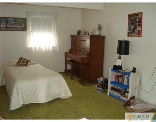 12 Hilltop Road Edison, NJ 08820 - Photo 15 of 23 a bedroom with a bed and a computer on the desk