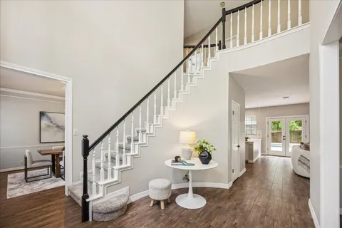 a view of entryway and kitchen