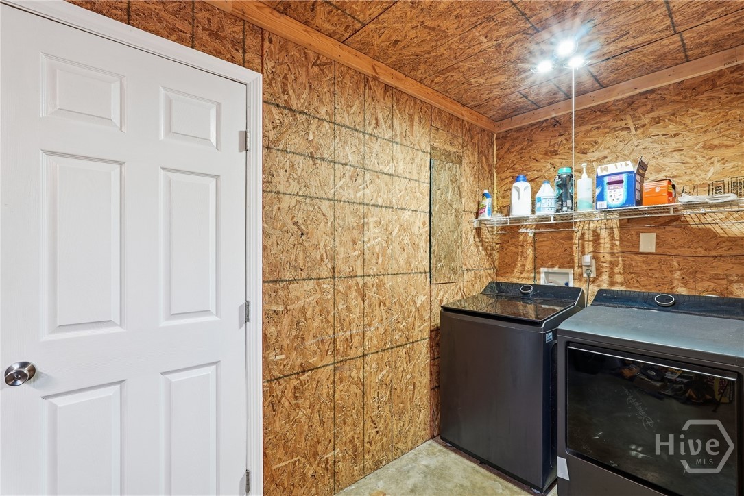 407 Willow Road Savannah, GA 31419 - Photo 14 of 32 Garage / Laundry