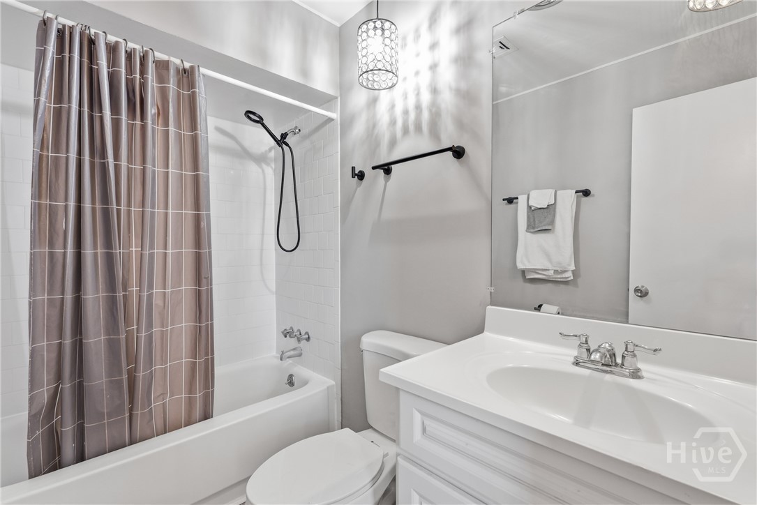 407 Willow Road Savannah, GA 31419 - Photo 25 of 32 Primary Bath