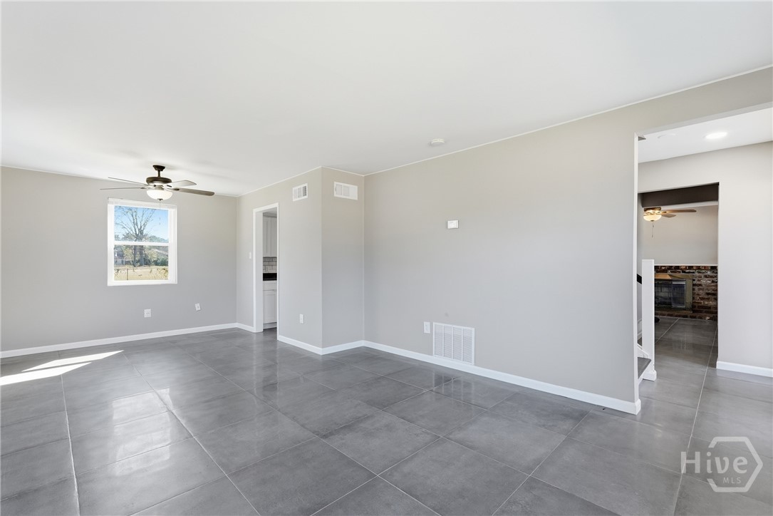 407 Willow Road Savannah, GA 31419 - Photo 4 of 32