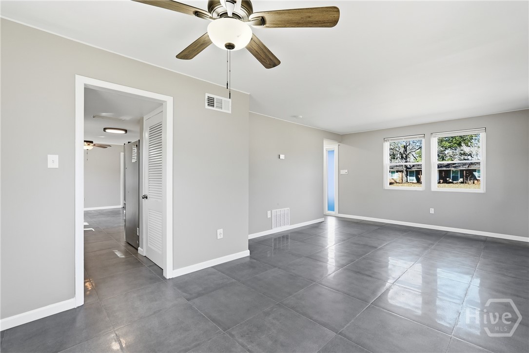 407 Willow Road Savannah, GA 31419 - Photo 5 of 32